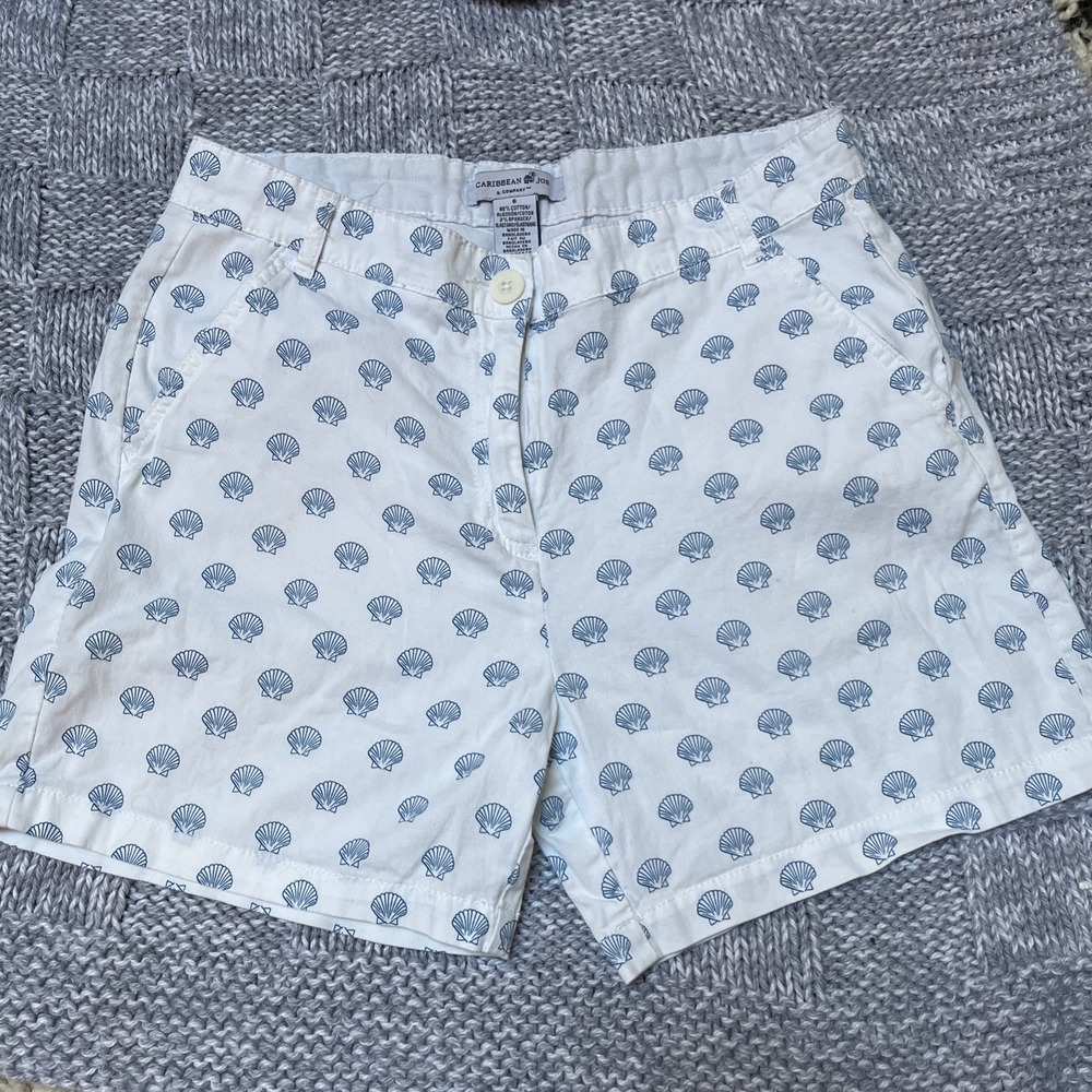 Caribbean Joe Women's Size 6 White Beach Shorts Blue Shell Pattern